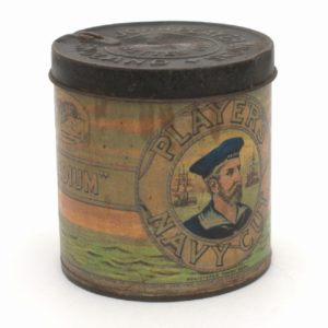 Жестяная цилиндрическая коробка «London Navy Cut» – фото 8