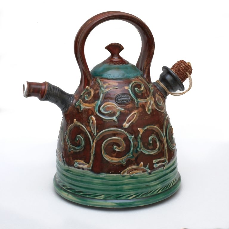 Чайник с керамической ручкой